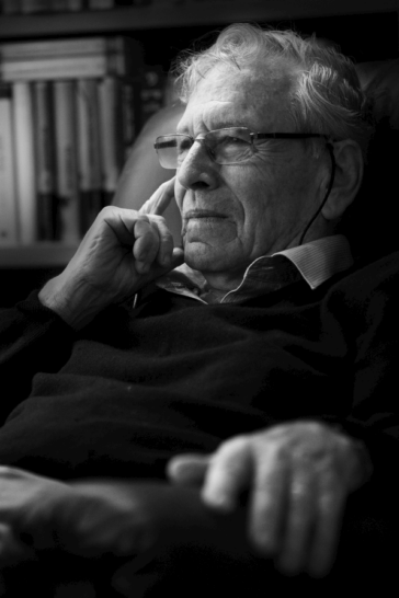 Amos Oz