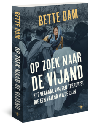 Op zoek naar de vijand - Bette Dam
